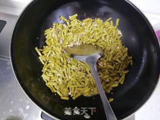 肉末炒酸豇豆的做法步骤：5