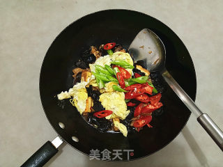 五花肉木耳烧豆腐的做法步骤：11