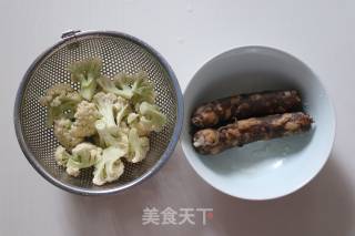 花菜炒腊肠的做法步骤：1