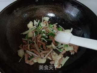 芹菜百合炒肉丝的做法步骤：9