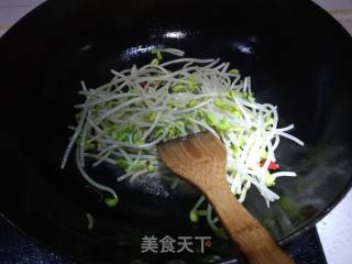 黄豆芽炒粉丝的做法步骤：4