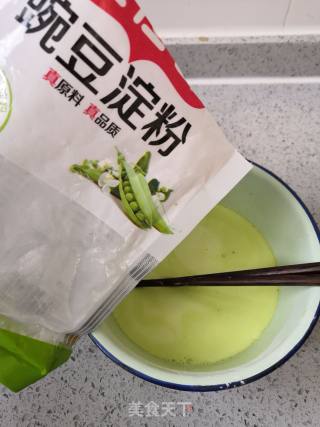 豆豉炒菠菜凉粉的做法步骤：2