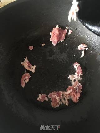 榨菜肉丝炒毛豆的做法步骤：2