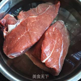 红烧牛肉面的做法步骤：1