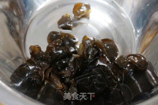 黄瓜炒木耳菜的做法步骤：2