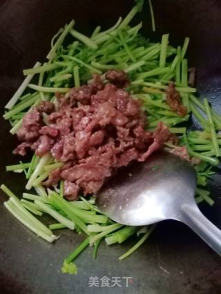 芹菜炒牛肉的做法步骤：9