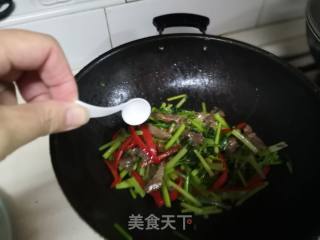 牛肉炒芹菜的做法步骤：6