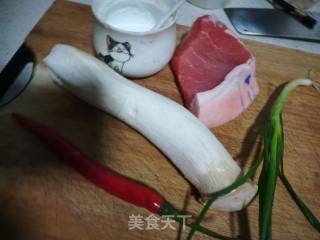 杏鲍菇炒肉的做法步骤：2