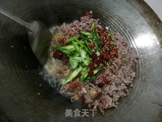 麻辣芹菜牛肉丝的做法步骤：8