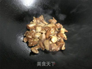 豆角香菇鸡腿焖饭的做法步骤：5