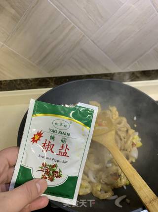 椒盐鱿鱼圈的做法步骤：9