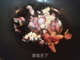 蒜苔炒腊肉的做法步骤：3