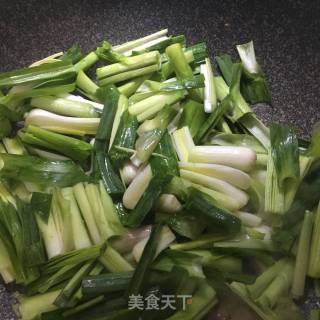 大蒜炒腊肉的做法步骤：8