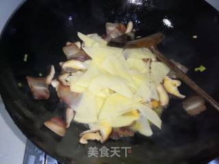 #腊味#腊肉香菇土豆片的做法步骤：11