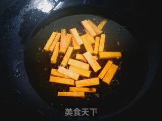 #团圆饭#干煸红薯龙豆角的做法步骤：2