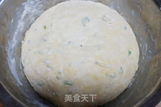 葱花发面饼的做法步骤：1