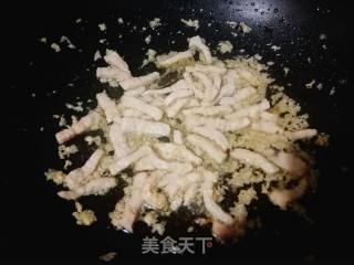 #团圆饭#蒜黄炒肉丝的做法步骤：6