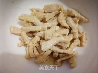 #团圆饭#蒜黄炒肉丝的做法步骤：7