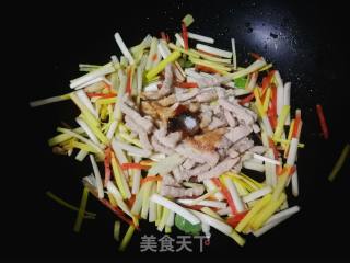 #团圆饭#蒜黄炒肉丝的做法步骤：13