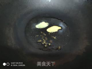 豆皮木耳炒青椒的做法步骤：5