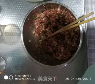 猪肉大葱大包子的做法步骤：2