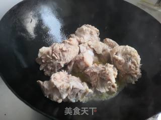 排骨炖玉米豆角的做法步骤：4