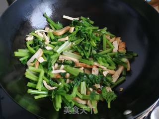 芹菜炒香干的做法步骤：5