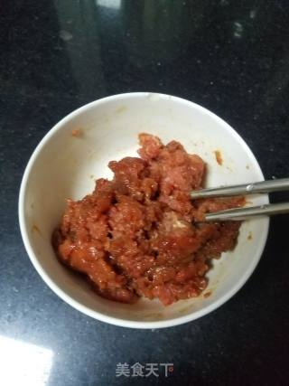 牛肉馅饼的做法步骤：1