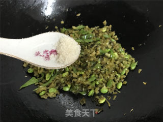 青椒毛豆炒雪菜的做法步骤：7