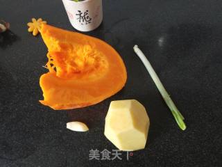 南瓜炖土豆的做法步骤：1