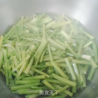 芹菜梗炒牛肉的做法步骤：9