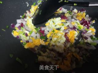 洋葱蛋炒饭的做法步骤：2