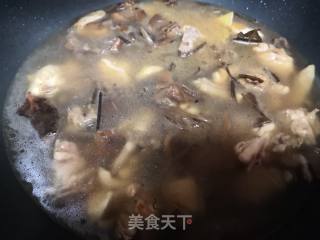 蘑菇炖鸡肉的做法步骤：7