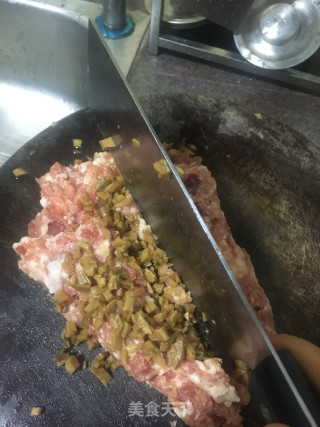 梅菜肉饼的做法步骤：11