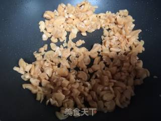 牛肉丁炒萝卜干的做法步骤：2