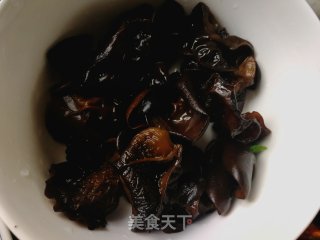 黑木耳腐竹炒菜芯的做法步骤：4