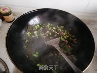 雪菜肉丝炒毛豆的做法步骤：4