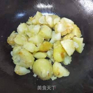 葱香薯仔的做法步骤：6