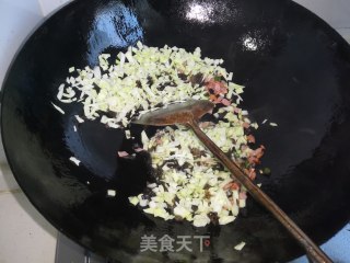 包菜木耳火腿炒饭的做法步骤：7