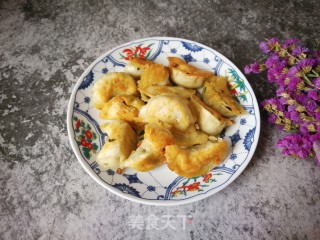 香椿豆干粉条煎饺的做法步骤：8