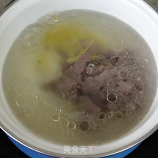 牛肉氽红背菜汤的做法步骤：5