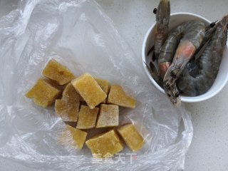 小白菜冻豆腐大虾汤的做法步骤：3