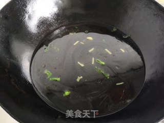 小白菜冻豆腐大虾汤的做法步骤：5