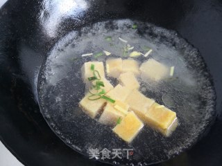 小白菜冻豆腐大虾汤的做法步骤：6