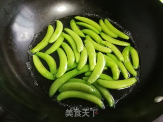 清炒甜豆角的做法步骤：2