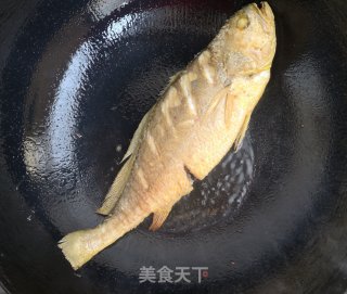 酱烧黄花鱼的做法步骤：4