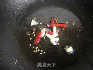 青椒炒鸡丁的做法步骤：5