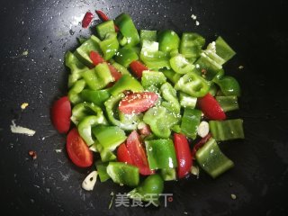 青椒炒鸡丁的做法步骤：7