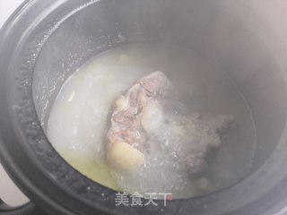 蟹味菇牛尾汤的做法步骤：4