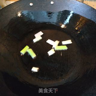 土豆腊肉蘑菇鸡肉焖饭的做法步骤：2